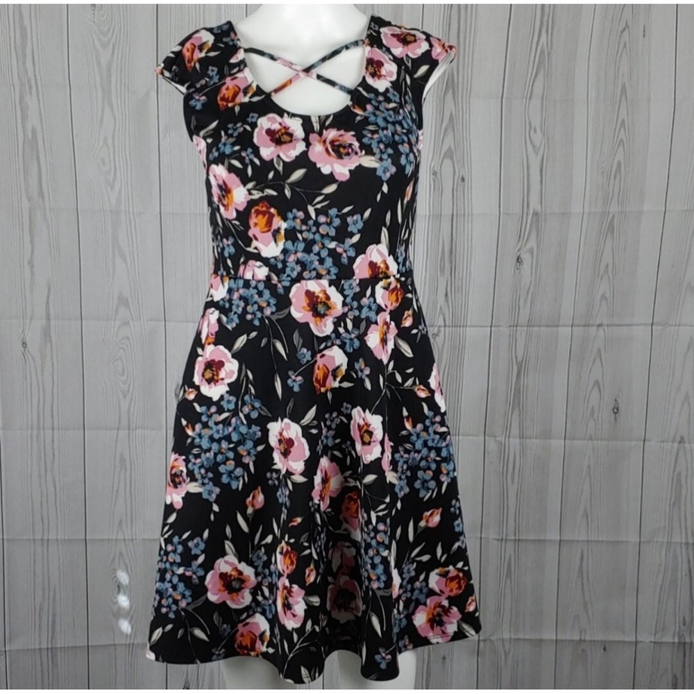 Gilli Women's Size Small Black Pink Floral Mini Dress